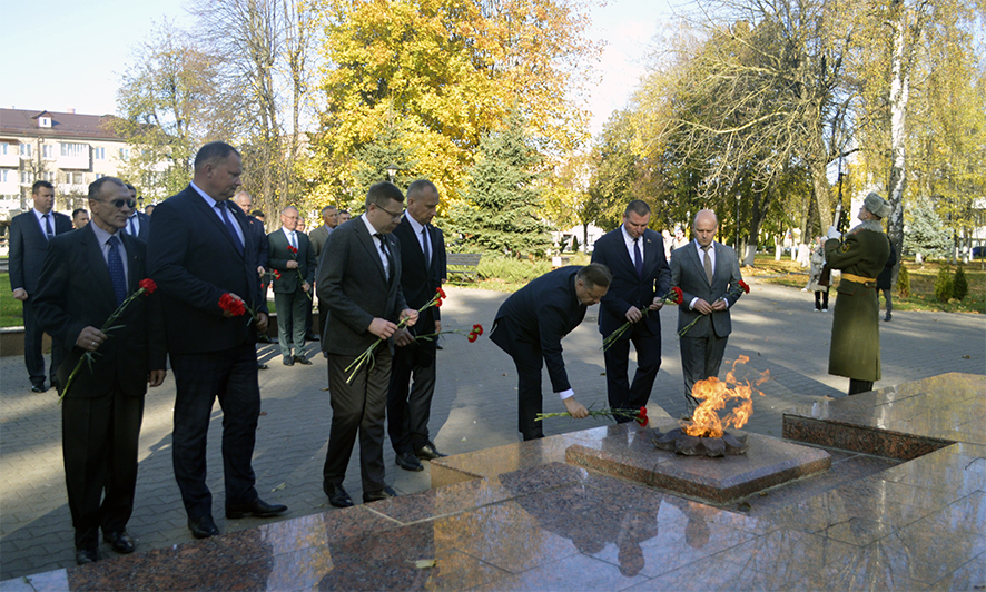 Семинар по ОРД Возложен цветов 3.jpg Семинар по ОРД Возложен цветов 3.jpg